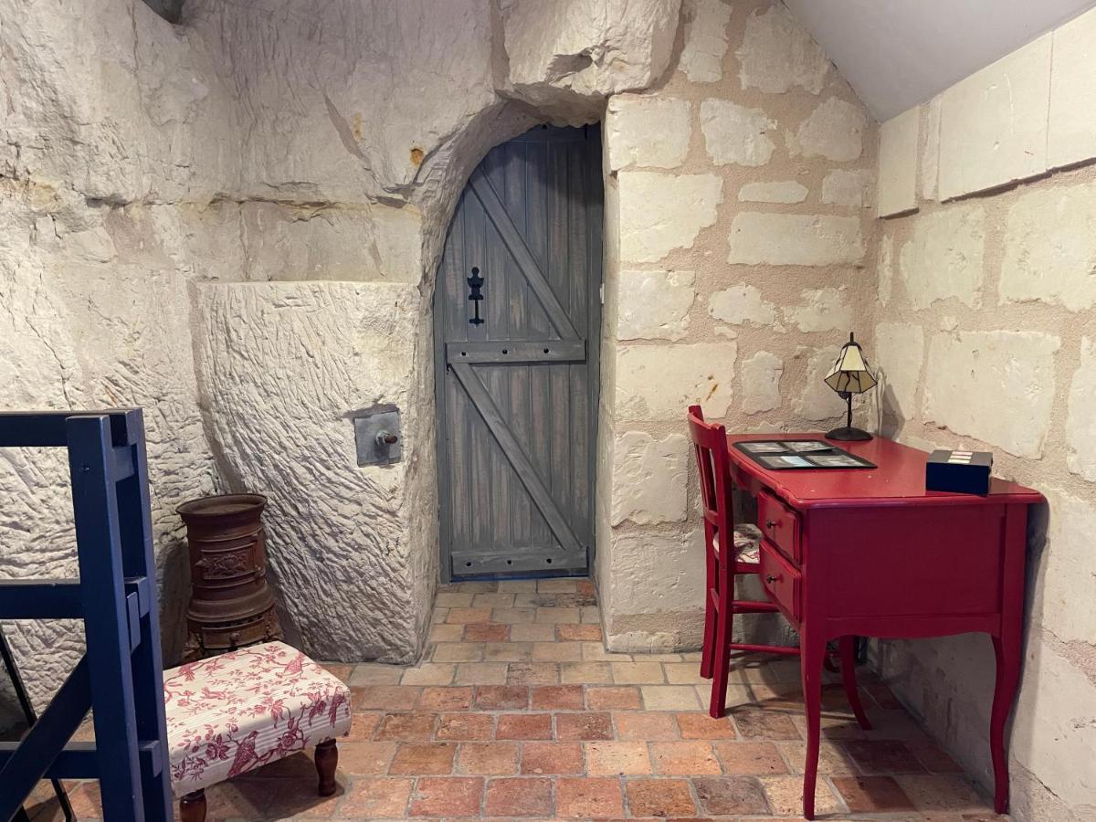 L'Escale Troglo Au Bord De La Loire Villa Souzay-Champigny Exterior foto